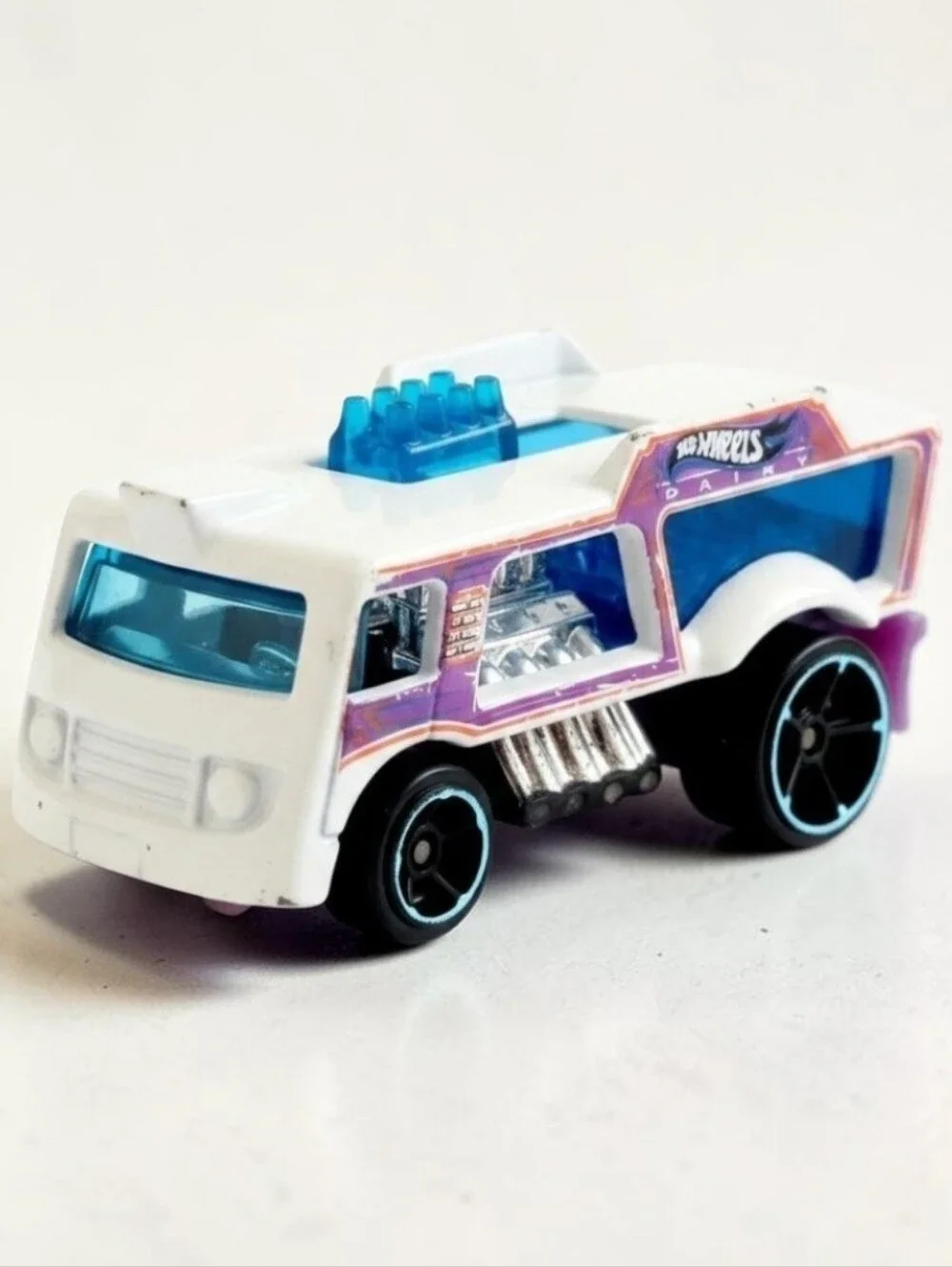 2015 Hot Wheels City Chill Mill Purple/ White Version Dairy Truck Die-Cast 1:64.